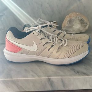 Nike women’s tennis shoes size 9